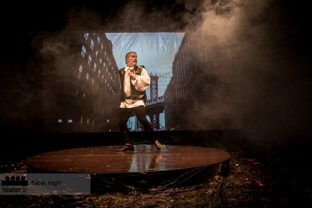 «آوازه خوان خیابان های منتهن » ویژه خبرنگاران و عکاسان به صحنه می رود