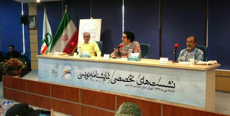 جریان نمایشنامه‌نویسی در سراشیبی قرار دارد/تعداد دلار فروش‌ها از نمایشنامه‌نویس‌ها بیشتر است