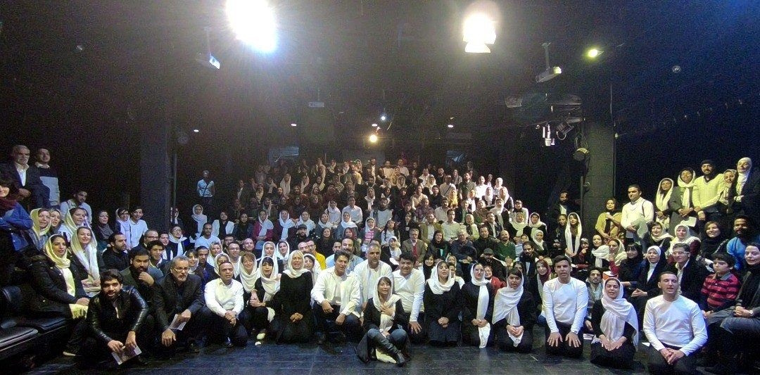 «قرمز و دیگران» نمایشنامه خوانی می‌شود