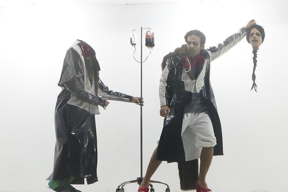 «وقتی خروس بدصدا می‌خواند» / جشن بی‌معنایی