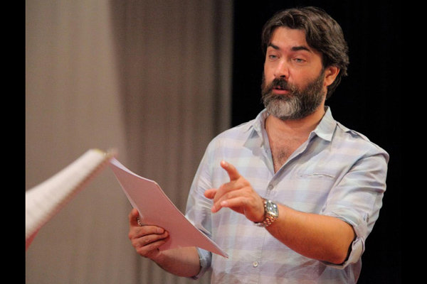 پارسا پیروزفر با «ملاقات» به تئاتر شهر می‌رود