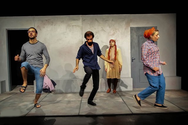 ترکیب رئال و سورئال در آنشرلی با موهای خیلی قرمز