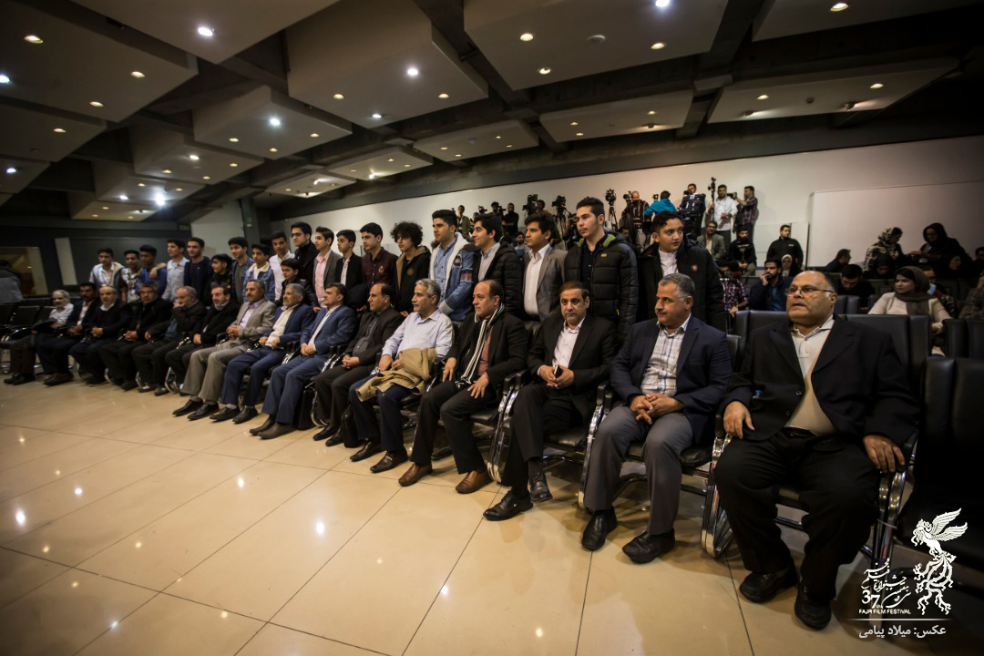 متفاوت‌ترین فرش قرمز جشنواره فیلم فجر/ تشویق اهالی رسانه برای شخصیت واقعی صالح در۲۳ نفر