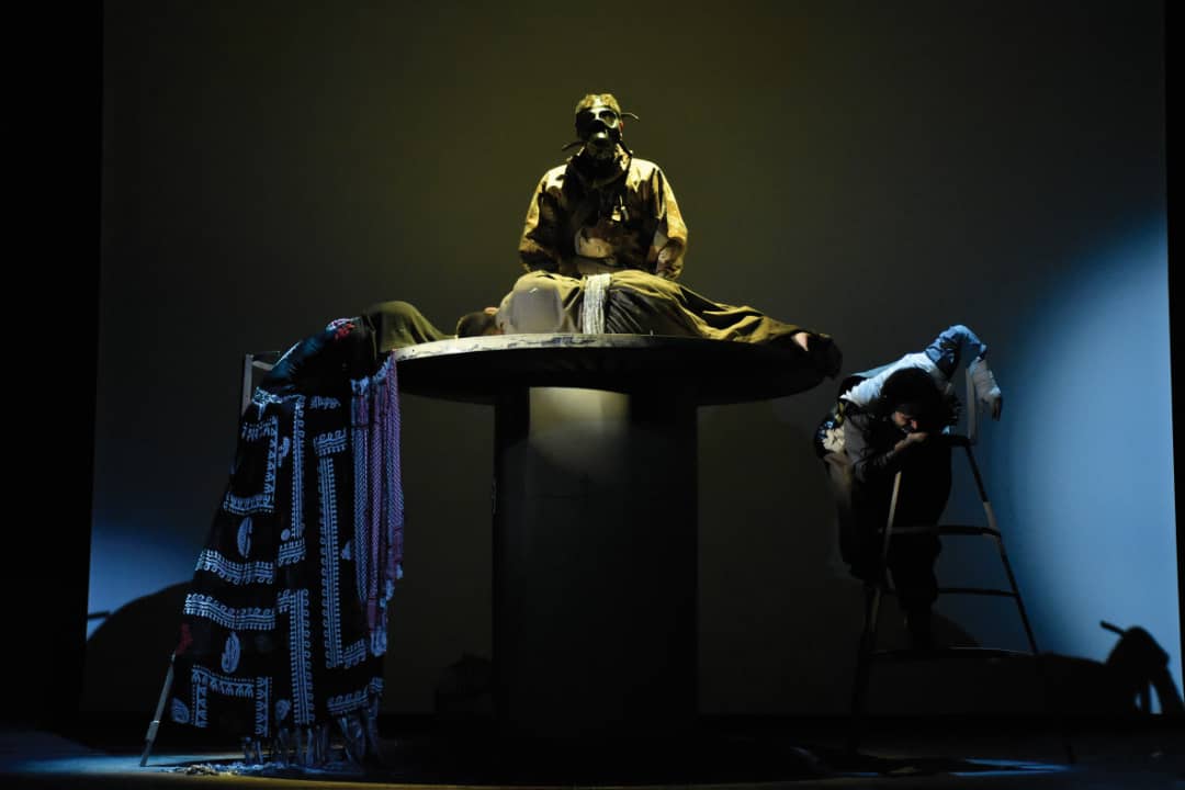 اجرای نمایش بدون زیرنویس و ضد حال به تماشاچیان/ روایت بمباران سردشت در حال همه ما خوب است