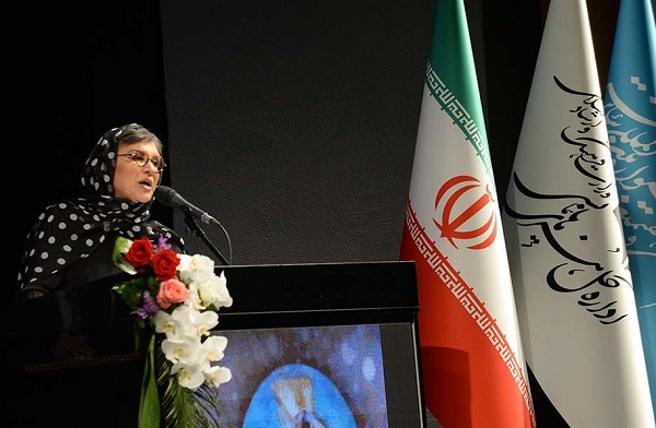 اندازه چهل سال حرف دارم اما...