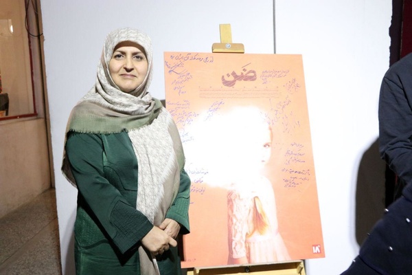 طیبه سیاوشی به تماشای نمایش «ضَن» نشست/ضرورت پرداخت تئاتر به مسائل زنان