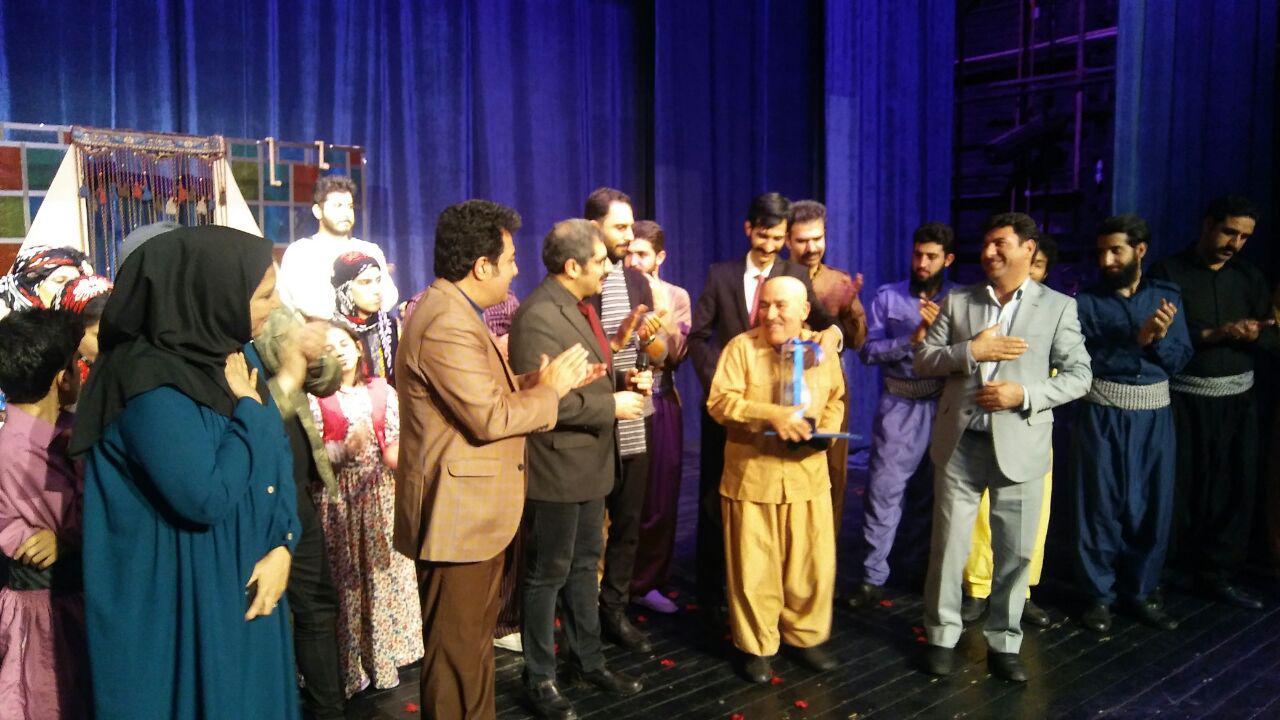 تقدیر دبیر جشنواره تئاتر فجر از پیشکسوت تئاتر ایلام