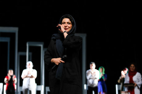 آرزوی الهام کردا برای جشنوارهی تئاتر فجر در واپسین روزهای سال آرزوی الهام کردا برای جشنوارهی تئاتر فجر در واپسین روزهای سال