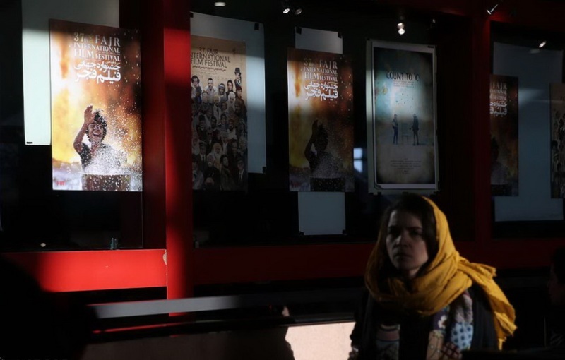 اختتامیه جشنواره جهانی فجر را کوتاه و کم هزینه برگزار کنید