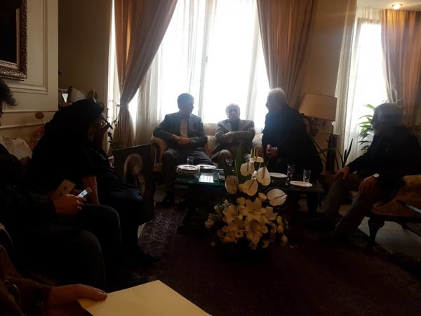 حضور وزیر ارشاد و هنرمندان در منزل جمشید مشایخی