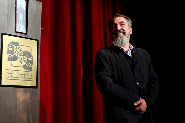 سیامک انصاری «یک ساعت آرامش» را افتتاح کرد