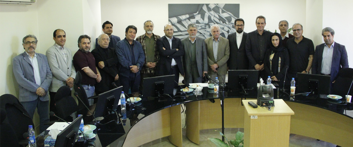 تئاتر از دغدغه های جدی‌ام است