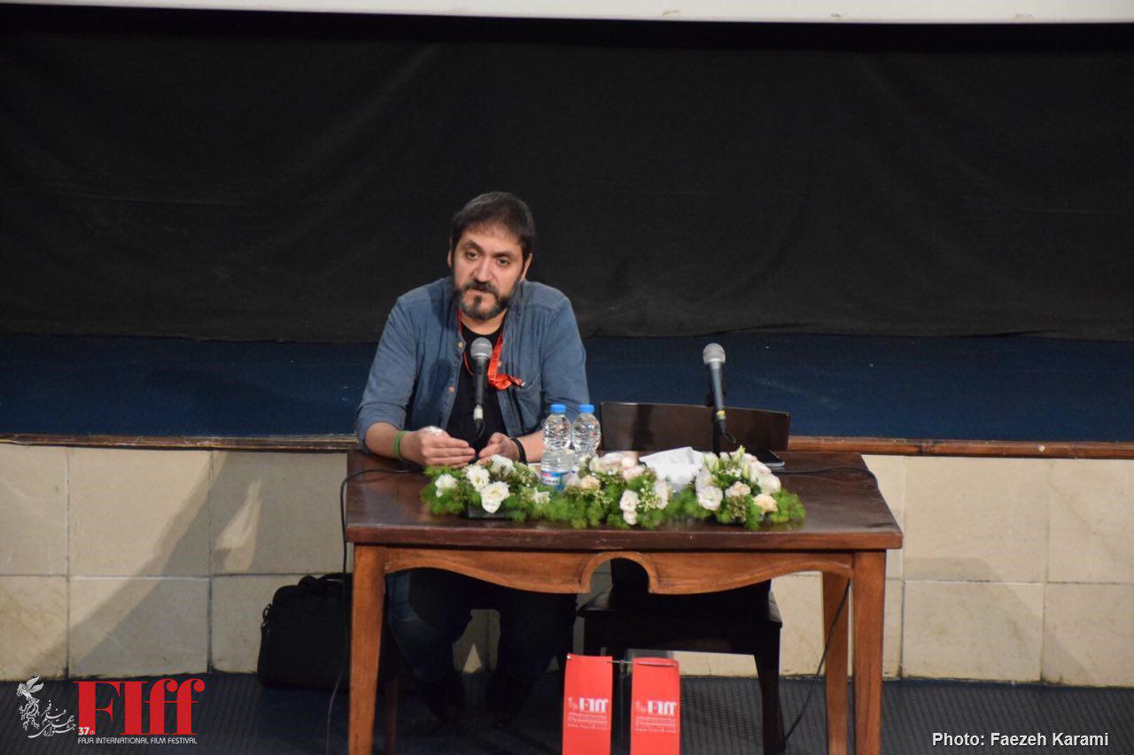 محسن آزرم: هیچ متن ادبی مقدس نیست