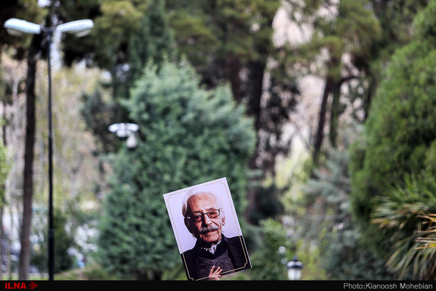 رونمائی از پلاک خیابان و سردیس جمشید مشایخی