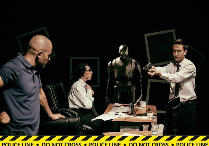 یک داستان پلیسی در دیوار چهارم