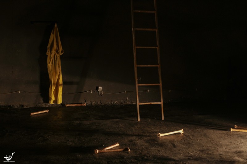 نقد نمایش «قاسم‌آباد» به کارگردانی پوریا گلستانی/ پرسه در قبرستان خرده‌پیرنگ‌ها