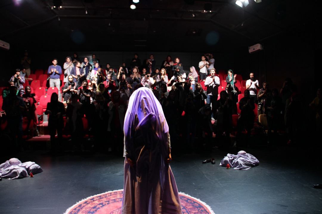 معرفی راه‌یافتگان به مسابقه عکاسی تئاتر بیوه سیاه، بیوه سفید