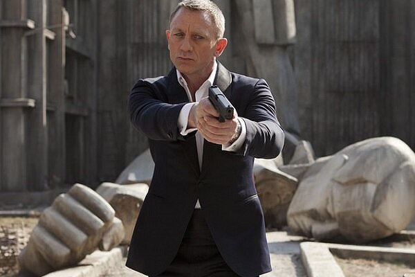 کار دنیل کریگ به جراحی کشید/ جیمز باند در اتاق عمل