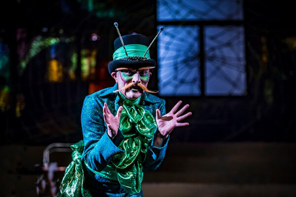 نمایشی که بعد از ۳۰ سال اجرا شد/ چالش‌های شاپرک خانوم با عنکبوت