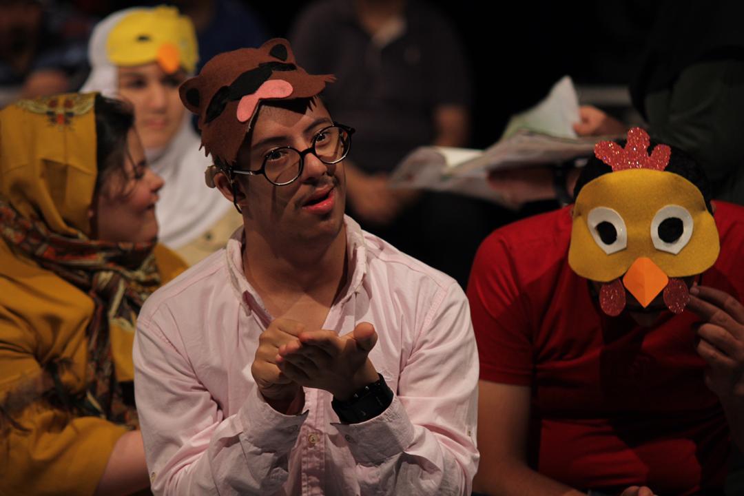 با هنرنمایی توان یابان ذهنی و حرکتی / نمایش«زیرگنبد کبود» پذیرای هنرمندان خواهد شد