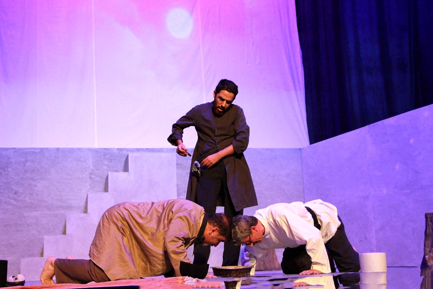 آغاز اجرای 12 نمایش در تماشاخانه‌های پایتخت / 55 پیشنهاد تئاتری برای آخرین هفته بهاری