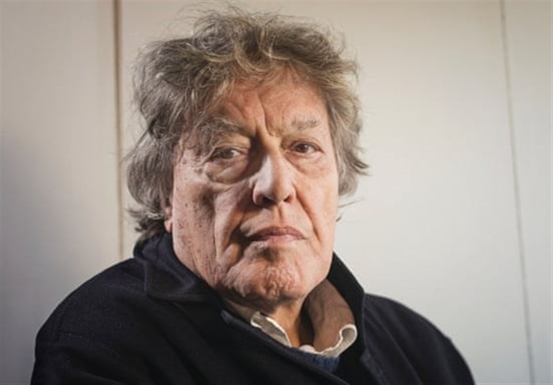 تام استوپارد نمایشنامه‌ای شخصی می‌نویسد