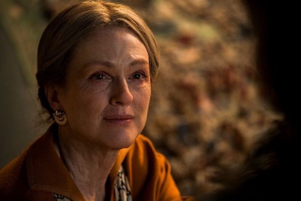 پنجاه و چهارمین «کارلووی واری» با تجلیل از جولین مور کلید خورد