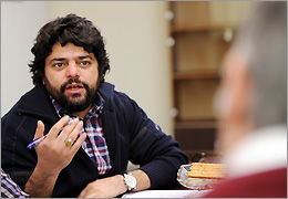 شاهد احمدلو «احمق‌ها را معروف نکنیم» را می‌سازد