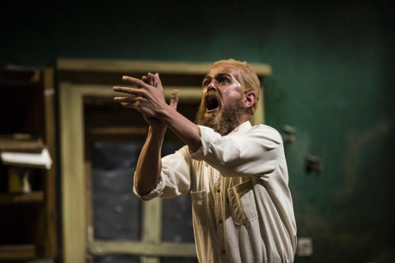 نقد نمایش «نفرین قحطی‌زدگان» به کارگردانی اشکان خطیبی/ سطحی‌پردازی سیاسی...