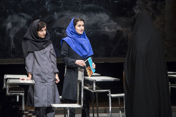 «است» قصه یک سوءتفاهم است/ نمایشی که کارگاهی شکل گرفت