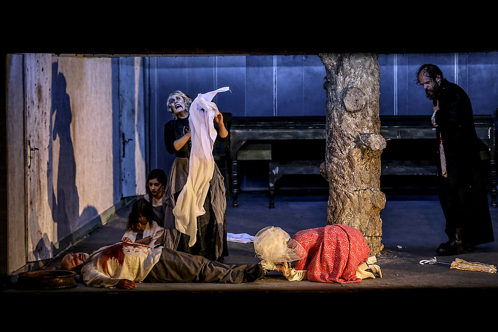 آغاز اجرای 19 نمایش در تالارهای نمایشی تهران آغاز اجرای 19 نمایش در تالارهای نمایشی تهران