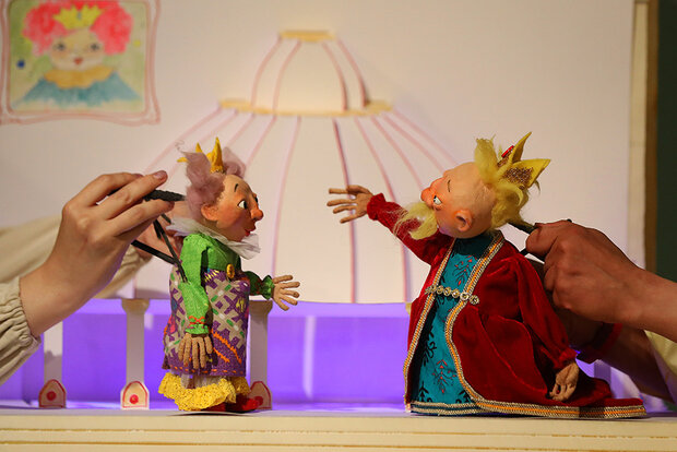 کودکان کار به تماشای «کچل کفترباز» نشستند