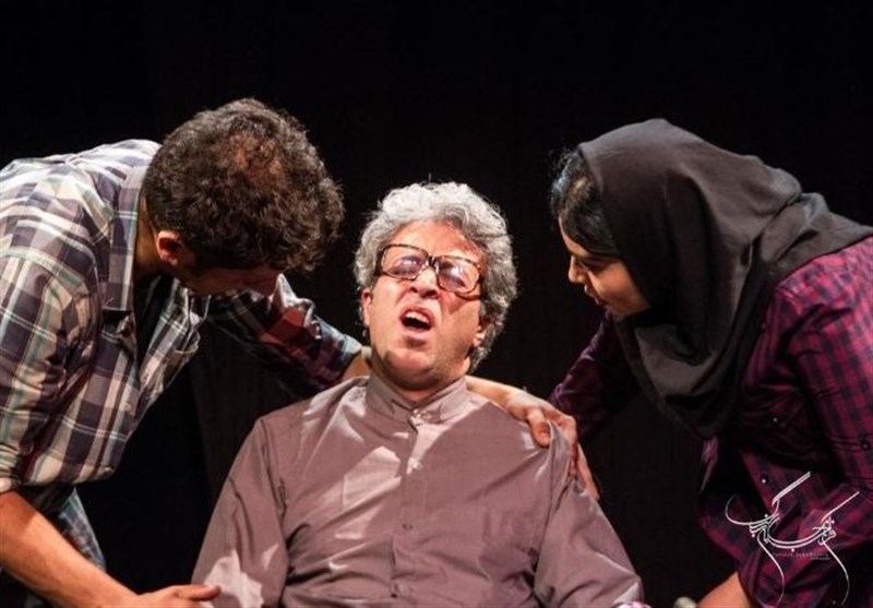 تئاتر تهران در محاصره تئاتر اَکابری