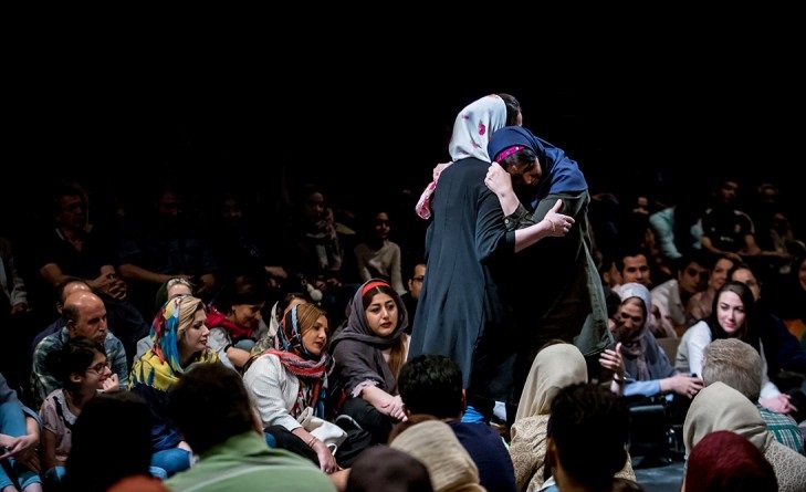 نگاهی به نمایش «عاشقانههای خیابان»/ روایت اقشار فرودست، باب میل اقشار بالادست نگاهی به نمایش «عاشقانههای خیابان»/ روایت اقشار فرودست، باب میل اقشار بالادست