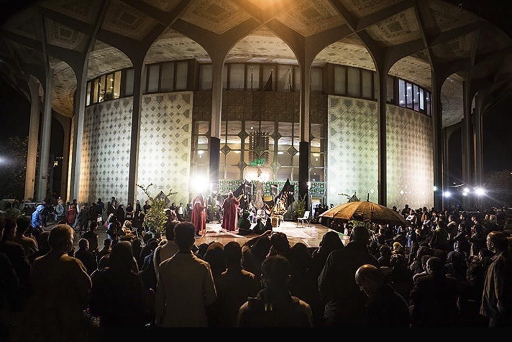 فضای پیرامونی تئاترشهر به مرکز دائمی اجراهای میدانی بدل می شود