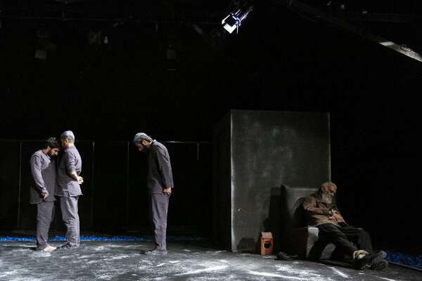 گفت‌وگو با كارگردان «اين يك كنفرانس از شكست ماست» / تئاتر كار خودش را انجام می‌دهد