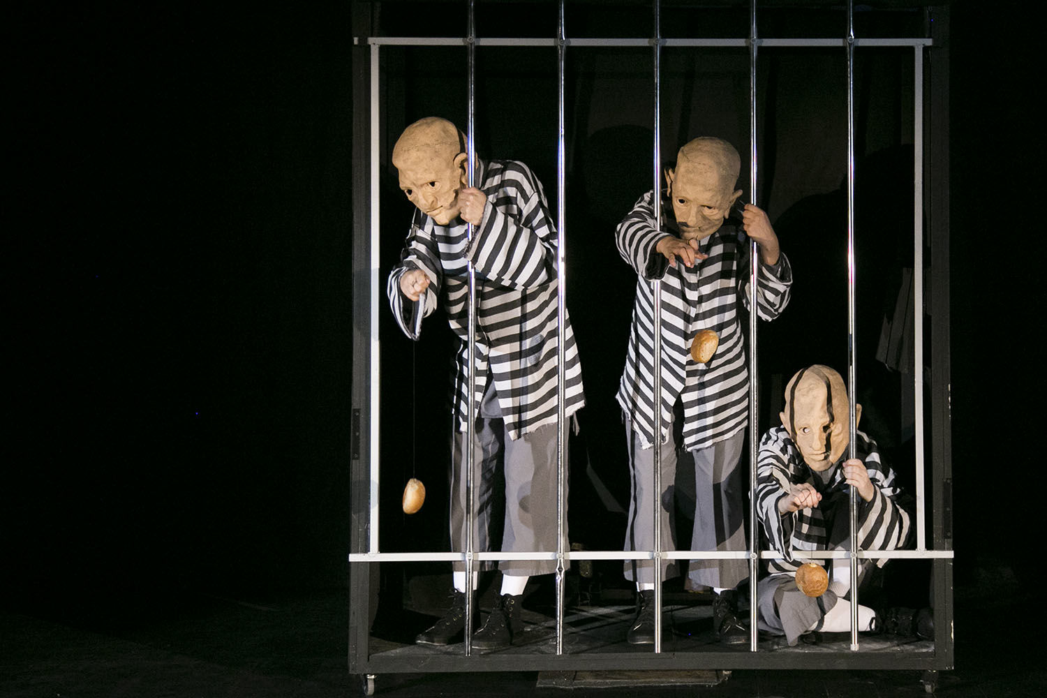 ترجيح میدادم نمايش «نان» هرگز اجرا نمیشد ترجيح میدادم نمايش «نان» هرگز اجرا نمیشد