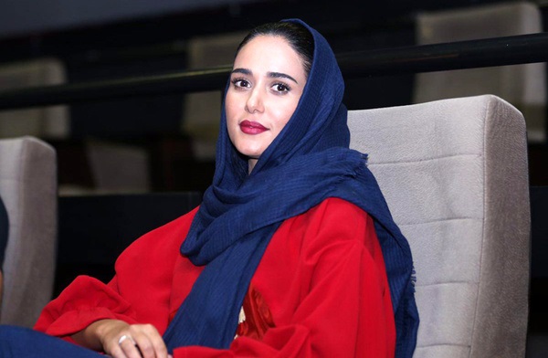 اعتراض پریناز ایزدیار به وضعیت کودکان زبالهگرد اعتراض پریناز ایزدیار به وضعیت کودکان زبالهگرد