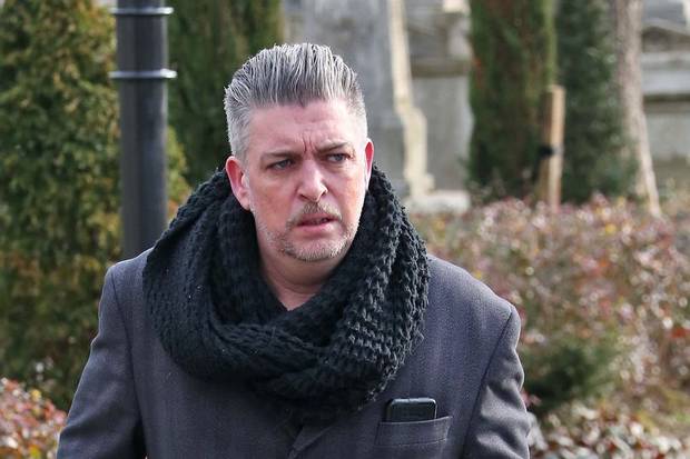 بازیگر «بتمن آغاز می‌کند» درگذشت