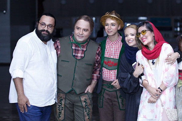 نابینایان مهمان نمایش «اشکها و لبخندها» شدند نابینایان مهمان نمایش «اشکها و لبخندها» شدند