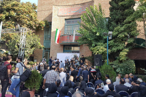 مراسم وداع با داریوش اسدزاده برگزار شد