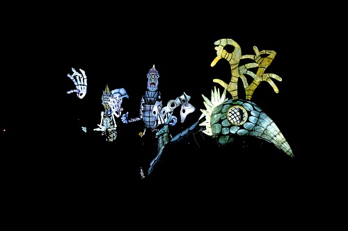 فیلم- استقبال از عوسکهای غول پیکر یک تئاتر در «سیلک» فیلم- استقبال از عوسکهای غول پیکر یک تئاتر در «سیلک»