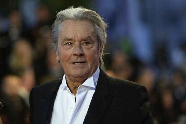 آلن دلون در سوییس استراحت می‌کند/ دوران نقاهت پس از سکته مغزی