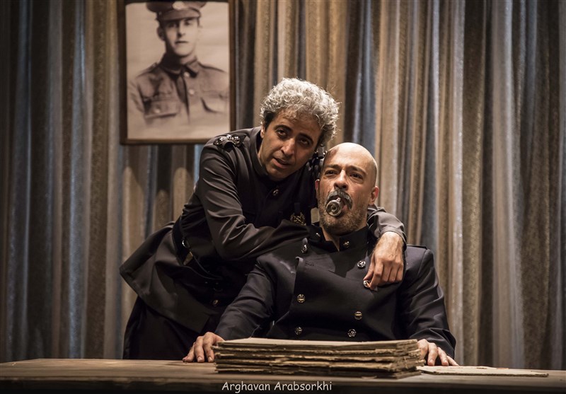 ایوب آقاخانی: در جامعه‌ای زندگی می‌کنیم که تبعات ناخواسته جنگ را تجربه کرده است