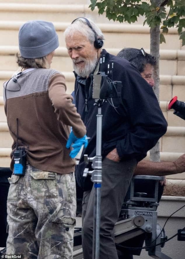 تصاویری از کلینت ایستوود ۹۳ ساله در حال فیلمبرداری فیلم جدیدش
