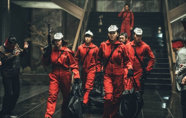 ۲۰. خانه کاغذی (Money Heist)