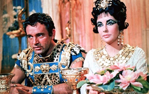 ۱۵. کلئوپاترا در فیلم «کلئوپاترا» (Cleopatra)