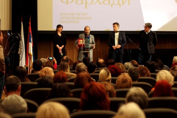 اصغر فرهادی جایزه ویژه‌اش را در بلگراد دریافت کرد