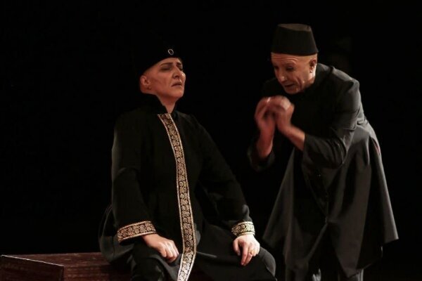کارگردان «آداب شکار روباه»: ۶۹۰ کیلومتر برای تئاتر آمدهایم، بگذارید بیشتر روی صحنه بمانیم!