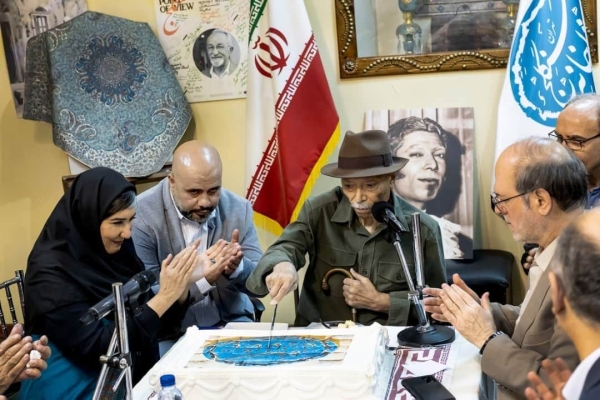 سنگلج ۶۰ ساله شد؛ از خاطرات علی نصیریان درباره ساخت تئاتر مجانی تا نقد بی‌توجهی مدیران شهری